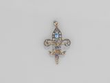 un pendentif en diamant et saphir
