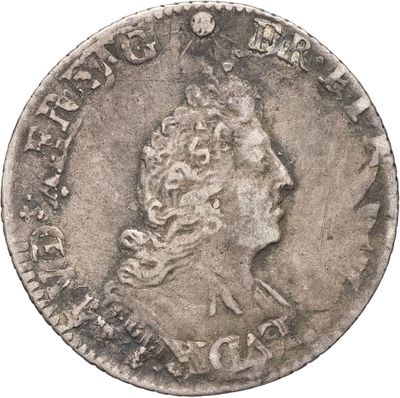 gros plan d'une pièce de monnaie sur laquelle figure une tête de femme