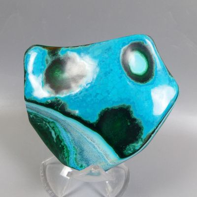 Minéraux de collection. Malachite et chrysocolle, bloc poli.