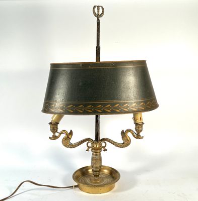 Lampe bouillotte en bronze doré et ciselé, à 2 lumières sout…