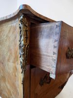 Commode en bois et bois de placage galbée sur trois faces. (photo 5)