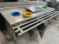 Table vide déchets à consolider, dimensions : 200x97x100 cm,…