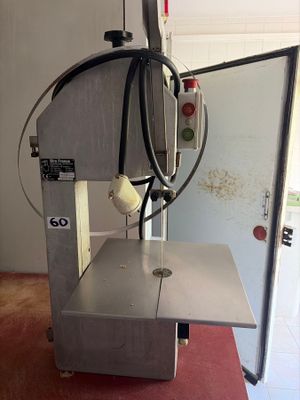 a machine that is sitting on the floor in the room