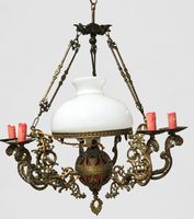 Suspension en laiton à 7 feux et dôme en verre blanchi.
