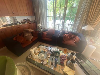 Mobilier de salon comprenant un canapé et deux fauteuils con…