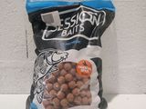un sac de nourriture pour poissons posé sur un comptoir