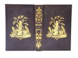 un livre noir aux bords dorés, orné d'une illustration représentant un homme et une femme