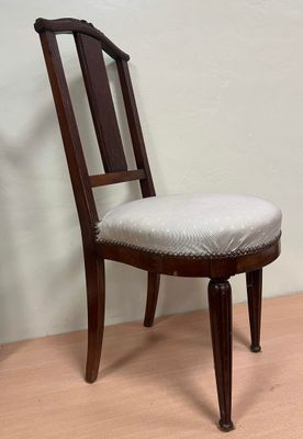 Chaise en bois foncé et placage d'acajou, pieds antérieurs f…