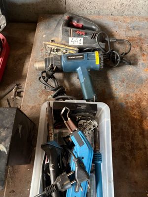de nombreux outils qui dorment dans une boîte