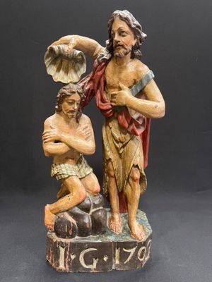 statue représentant un homme et une femme tenant un coquillage dans leurs mains