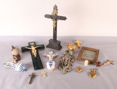 [ DIVERS ] Ensemble d'objet comprenant: - Une attestation de… - Photo 1