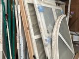 many different types of windows in this garage