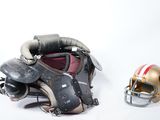 deux casques de football américain et un casque sur fond blanc
