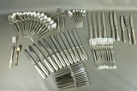 Parties de ménagères en métal, inox et métal argenté compren…