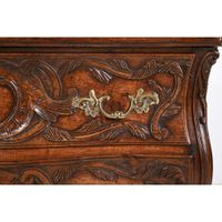 COMMODE NIMOISE LOUIS XV en noyer galbée en façade et sur le… (photo 3)