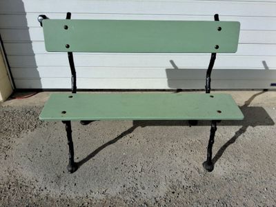 Banc de jardin à piètement en fonte à décor de branche de ja…
