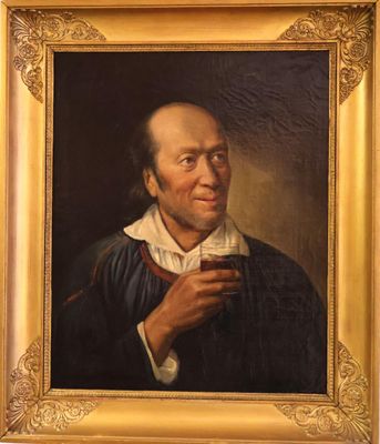 portrait d'un homme tenant un verre de vin à la main