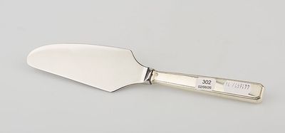 a knife that is sitting on top of a table