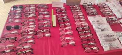 Important stock neuf de lunettes comprenant :