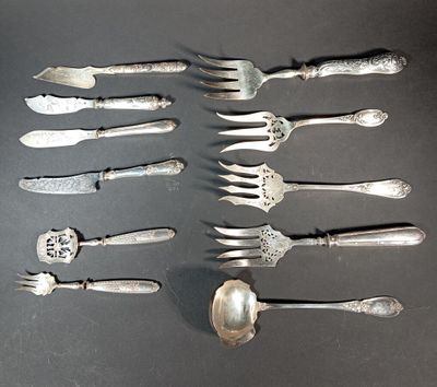 Ensemble de pièces à servir en argent et argent fourré dépar… - Photo 1