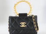 sac à main Chanel en cuir d'agneau matelassé noir avec des finitions dorées