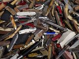 many different types of knives in a pile together