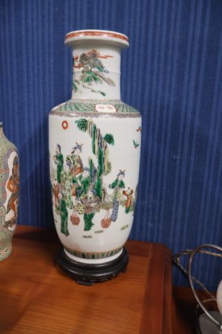 CANTON. Chine. Vase en porcelaine à décor de scène animée. Petit ...
