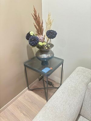 Bout de canapé COCO MAISON en verre et métal (pv 149€), pot … - Photo 1