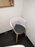 Table de massage en skaï blanc et mélaminé laqué noir (photo 2)