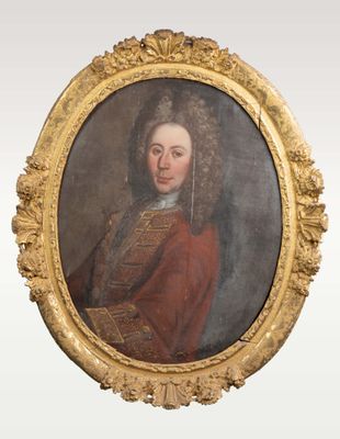 portrait d'un jeune homme vêtu d'un manteau rouge, dans un cadre doré