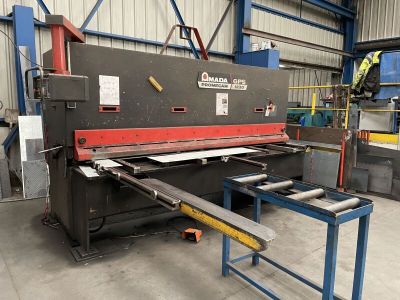 l'image d'une machine installée dans un entrepôt