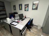 Ensemble (bureau et accueil magasin) comprenant : (photo 4)