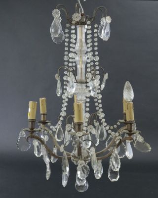 Lustre à pampilles à six bras de lumière agrémenté de guirla…