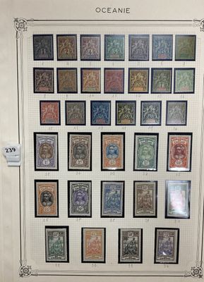 une photo montrant un présentoir de timbres accroché au mur