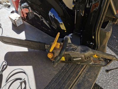 a chainsaw sitting on top of the back of a truck