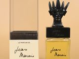 un flacon de parfum Jean Manus à côté d'une boîte