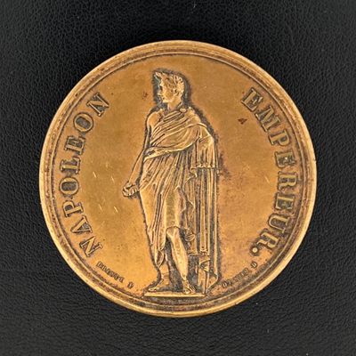 une image représentant une pièce d'or sur laquelle figure une femme tenant une épée