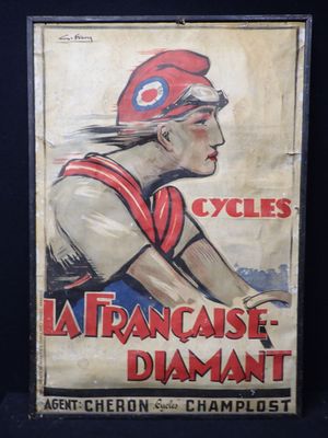 une vieille affiche représentant une femme à vélo sur fond noir