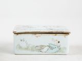 an image of a white box with a picture of a cat and a bird on it
