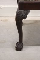 Tabouret Chippendale en bois naturel, pieds griffes sur boul… (photo 2)