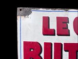 a sign that says leo butts on the side of a building