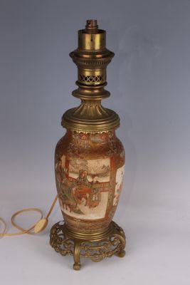 JAPON Ère Meiji. Important vase en porcelaine de Satsuma, de…