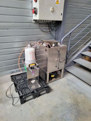 a machine that is sitting on a pallet next to a stair