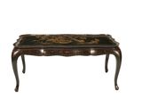 une image représentant une petite table aux motifs noirs et dorés