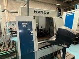 une grande machine installée dans un bâtiment