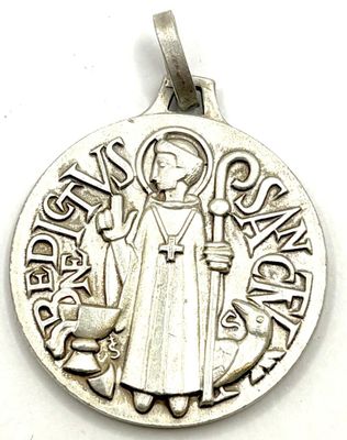 Pendentif religieux en métal argenté gravé "Benedictus Santus" - PB en - Photo 1