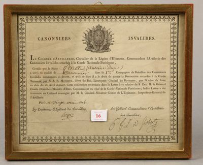un vieux document sur lequel figure la photo d'un homme en costume et cravate