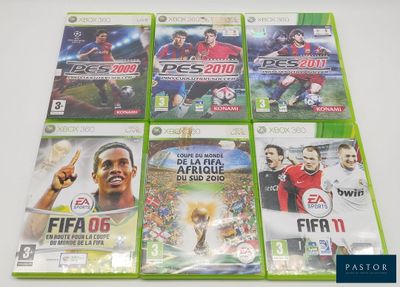 quatre jaquettes de jeux Xbox représentant différents jeux de football, posées sur une table