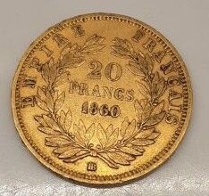 une pièce d'or surmontée d'une couronne