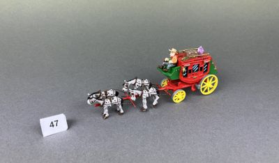 une petite maquette de calèche et une petite maquette de calèche